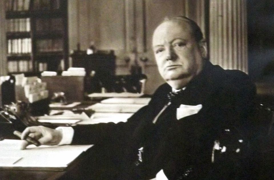 Protezat e Winston Churchill pritet të dalin në ankand së shpejti