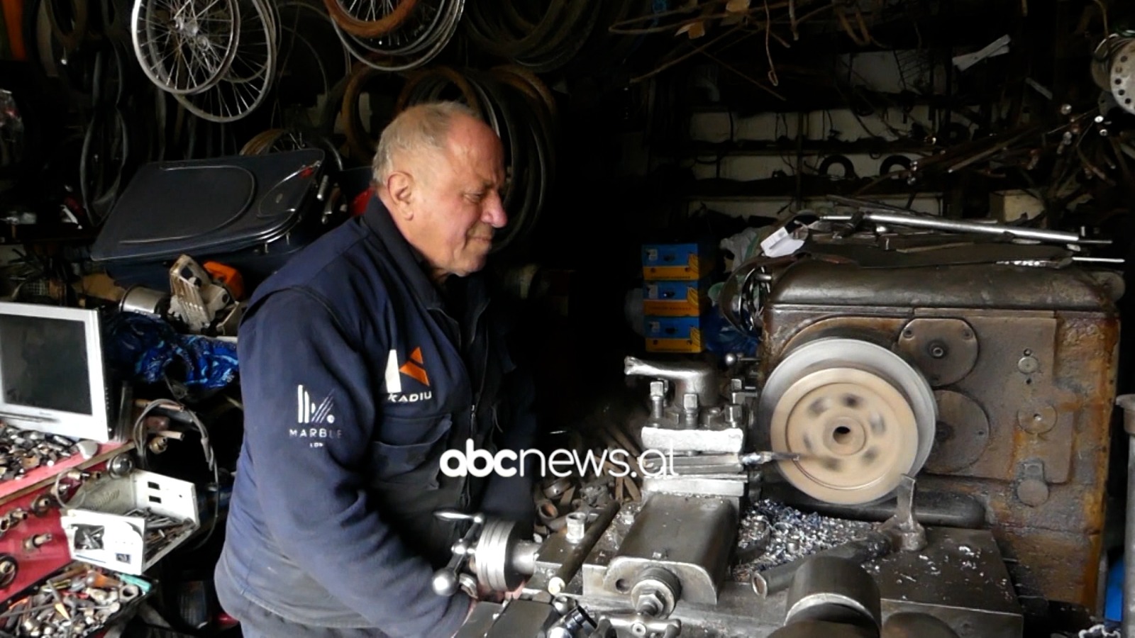 Tornitori i fundit i Librazhdit/ Faik Shkalla: Me këtë zanat kam mbajtur familjen, ndërtova mekanizmin e një pushke gjahu