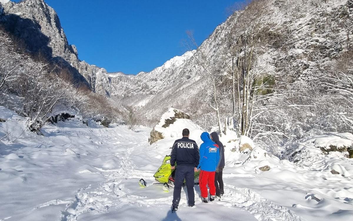 Mbetën të bllokuar nga dëbora në Valbonë, shpëtohen tre turistët nga Kosova