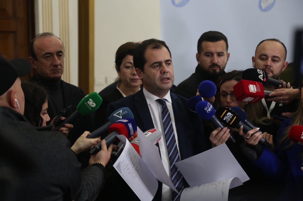 Foltorja bllokoi zgjedhoren/ Bylykbashi: Maxhoranca të lerë lojën që bën me segmente të vogla, duhet konsensus