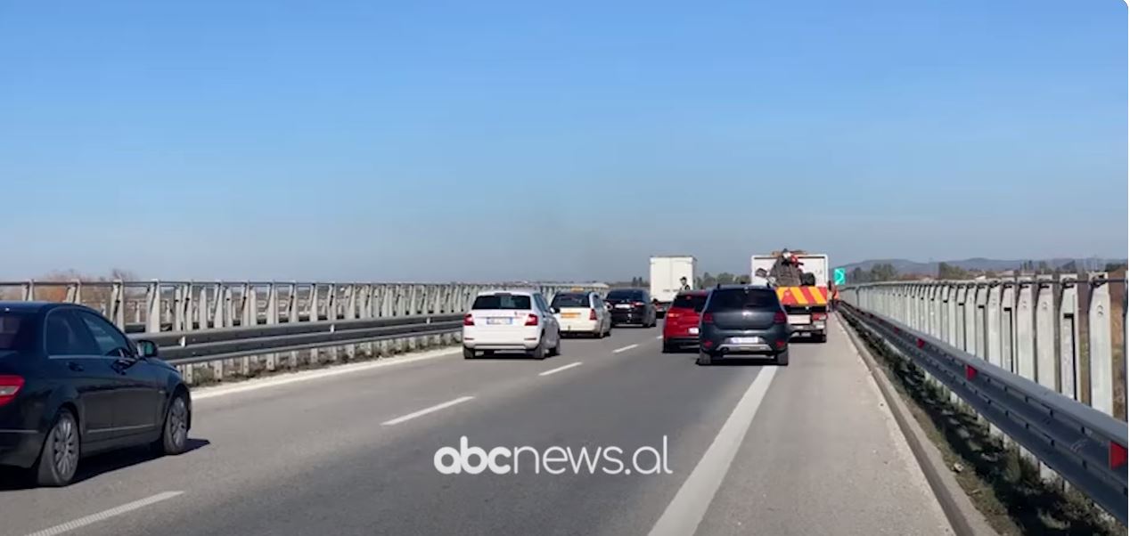 U përplas nga dy makina teksa po kalonte rrugën, ndërron jetë bariu në Vlorë