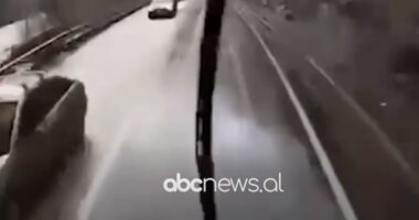 Aksidenti në Librazhd/ Humbi kontrollin dhe u përplas me kamionin, arrestohet drejtuesi i automjetit