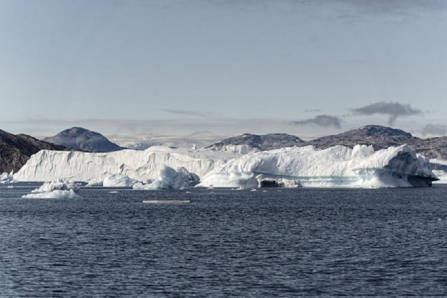 Studimi publikon shifrat: Grenlanda humb 30 milionë tonë akull në orë