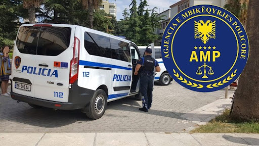 EMRI/ I dehur në motor dhe përplaset me një makinë, AMP arreston punonjësin e policisë së Divjakës