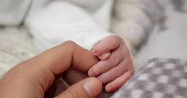 Vdesin katër foshnja pas zjarrit në maternitetin e Azerbajxhanit