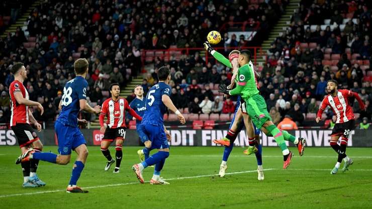 VIDEO/ Tensione e polemika, Sheffield United i “rrëmben” pikët “Çekanëve” me rekord