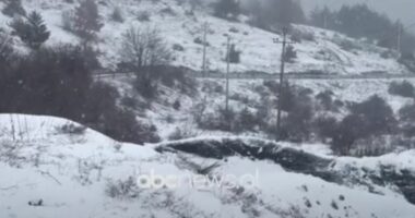 Rikthehet dëbora në juglindje/ Rrugët të qarkullueshme në Voskopojë, Dardhë e Vithkuq