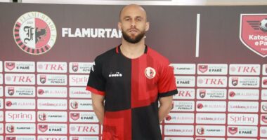 Flamurtari nuk ndalet n&euml; merkato, &ldquo;Kuqezinjt&euml;&rdquo; transferojn&euml; dy futbollist&euml; p&euml;r t&euml; kompletuar mbrojtjen