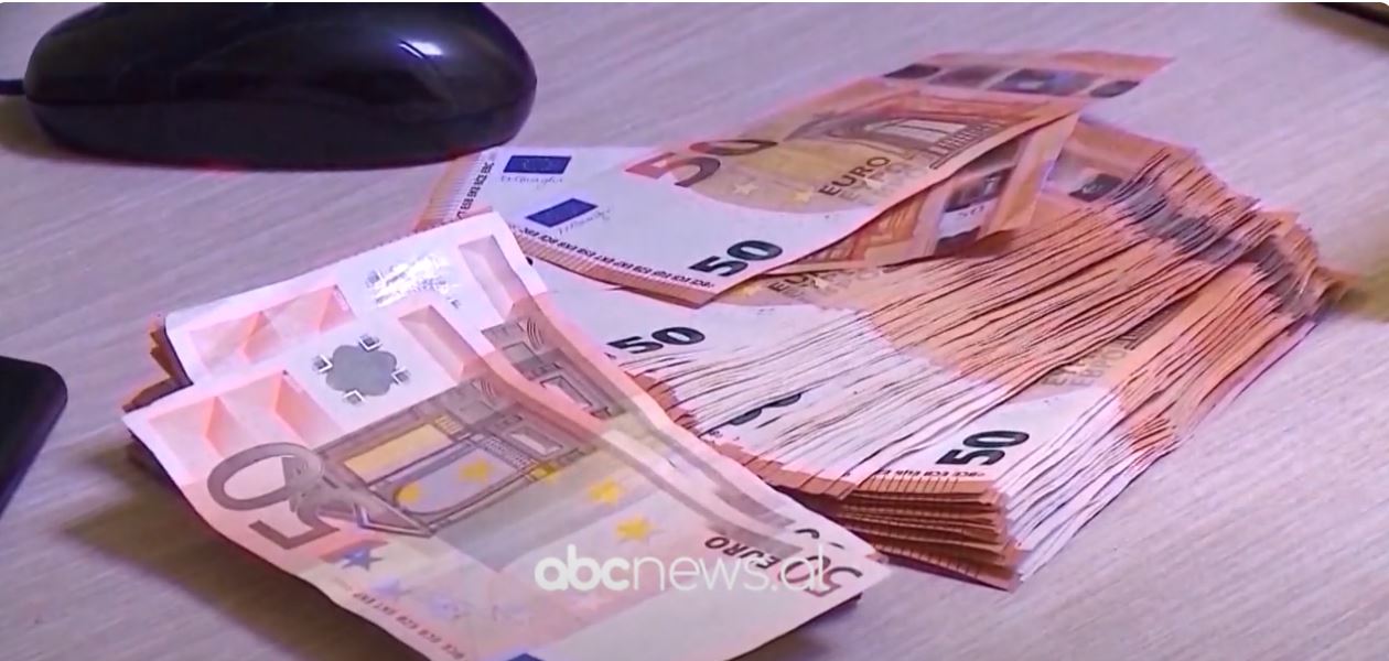 Euro në “vendnumëro”/ Nis javën me rënie, zbret sërish në 104.2 lekë