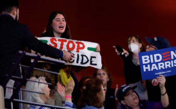 “Ndalo gjenocidin”, protestuesit ndërpresin fjalimin e Biden në Virxhinia