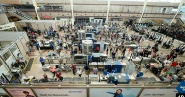 Stuhitë “paralizojnë” 12 shtete në SHBA, anulohen mbi 2000 fluturime