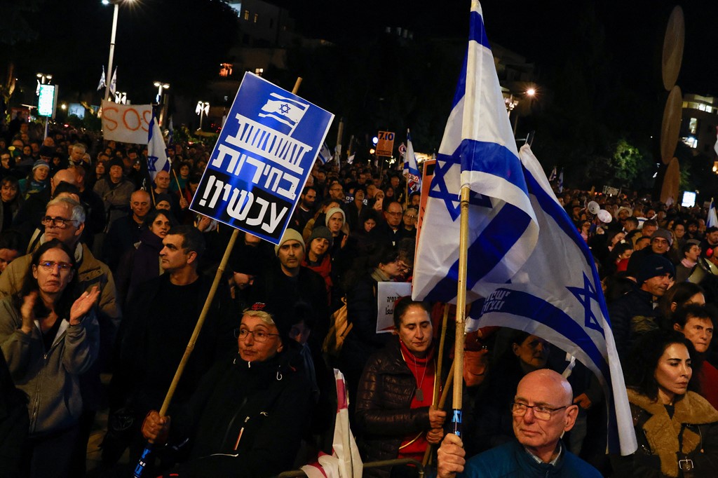 FOTO/ Protestë masive kundër qeverisë në Tel Aviv