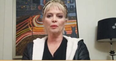 E ndarë prej 27 vitesh, shqiptarja i shërben 24 orë ish-burrit të aksidentuar: Të gjithë e braktisën