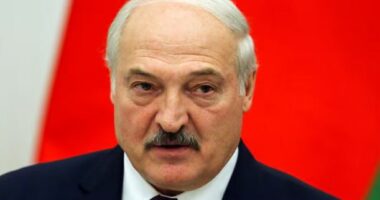 Lukashenko me dorë të hekurt, firmos ligjin që e bën “Zot” të Bjellorusisë