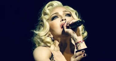 Doli në skenë pas dy orësh/ Fansat padisin Madonën: Na vonoi, do shkonim në punë