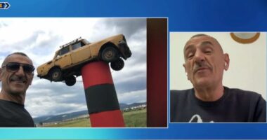 35-vjet me një makinë, pensionisti shqiptar i bën përmendore: E dua sa fëmijët