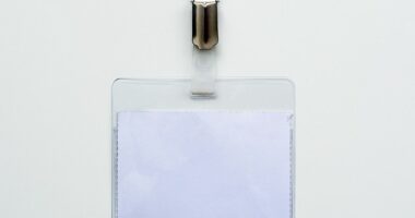 Zvicra ndryshon ligjet/ Lejon sërish përdorimin e mbiemrave të dyfishtë