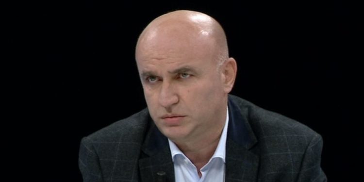 Albin Kurti po bën pis Kosovën kundër Perëndimit, edhe në Maqedoninë e Veriut