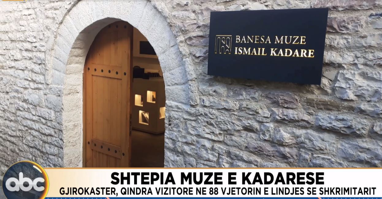 Shtëpia muze e Kadaresë/ Gjirokastër, qindra vizitorë në 88-vjetorin e lindjes së shkrimtarit