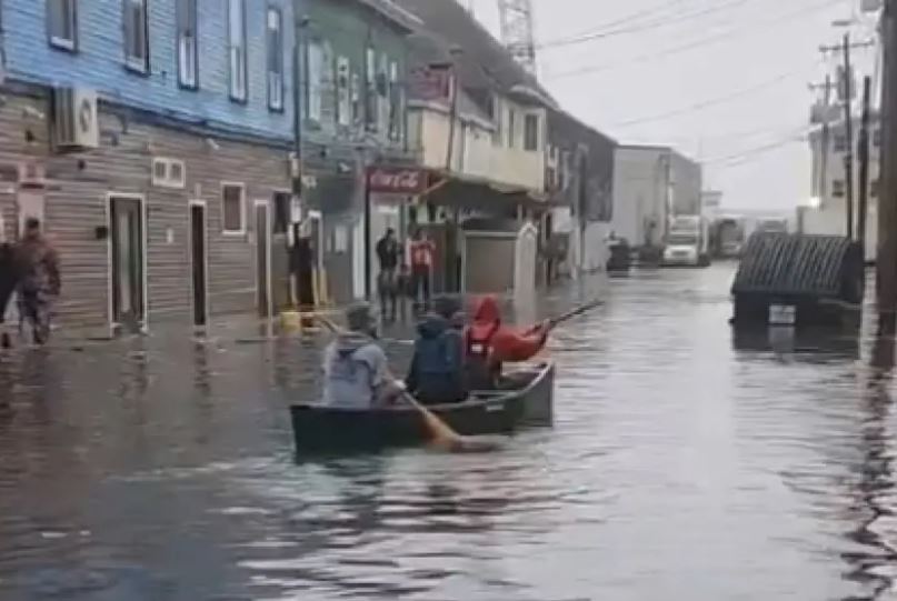 Përmbytje rekord në SHBA, niveli i ujit arrin në 4 metra