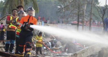 Shpërthim në një fabrikë fishekzjarrësh në Tajlandë, 20 të vdekur