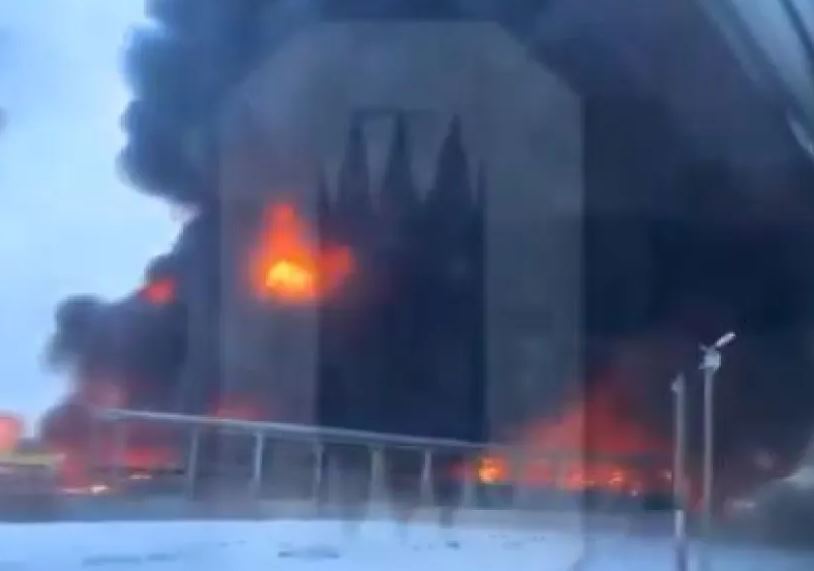 VIDEO/ Shpërthim i madh në Rusi, Ukraina sulmon me dron depon e naftës