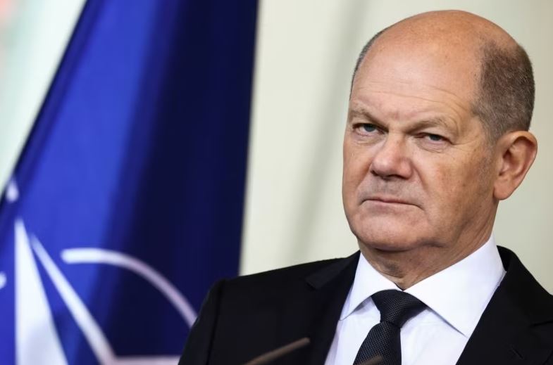 Scholz thirrje vendeve të BE-së të rrisin furnizimin me armë për Ukrainën