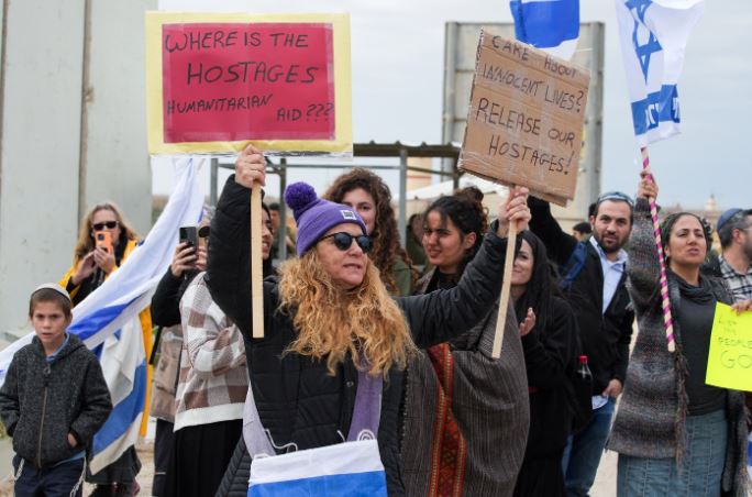 Protestuesit izraelitë bllokojnë sërish kamionët me ndihma për në Gaza