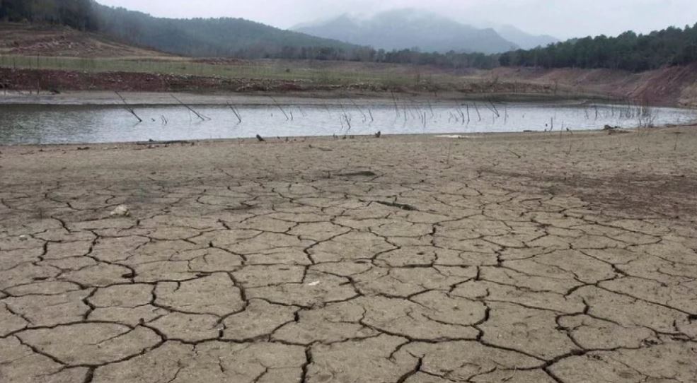 Pas tre vitesh thatësirë, Katalonja po shqyrton kufizimet në përdorimin e ujit