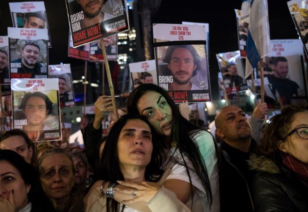 Të zhgënjyer nga Netanyahu, mijëra izraelitë në protestë: Lironi pengjet