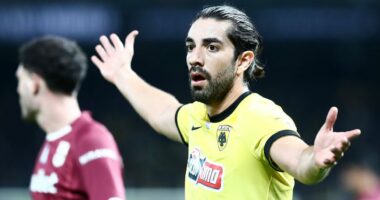 Terror në shtëpinë e lojtarit të AEK-ut, grabitësit i vrasin tezen dhe plagosin nënën e tij