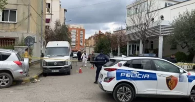 Krim brenda familjes në Tiranë/ Vëllai vret vëllanë, më pas vetëvritet