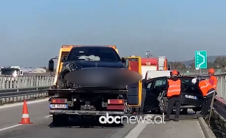 VIDEO/ Përplasen dy makina në Vlorë, marrin para bariun që po kalonte rrugën