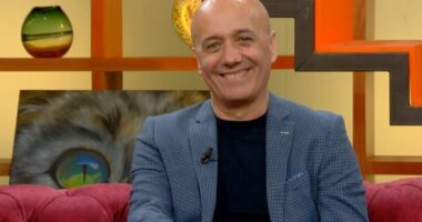 17 vite në “Portokalli”, Salsano Rrapi tregon si ka arritur ta mbajë vendin e moderatorit: Është e vështirë