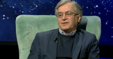 Shaban Sinani flet për raportet me Ramiz Alinë: Kemi punuar 7 vite, ma ka ngritur zërin vetëm dy herë