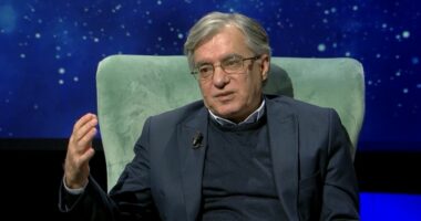 Reformimi i Akademisë së Shkencave/ Sinani: Nuk është hequr askush nga puna, probleme me pagat pasi buxheti vjen me dy forma