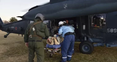 Tërmeti me 73 viktima në Japoni/ Të mbijetuarit përballen me shi të dendur dhe rrezik për rrëshqitje dheu