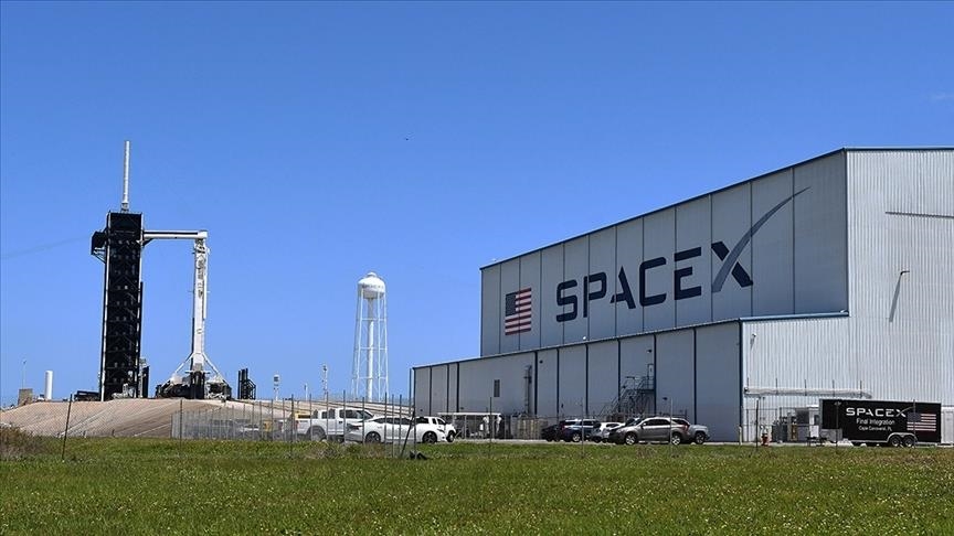 “SpaceX” akuzohet se shkarkoi punonjësit që kritikuan Elon Musk