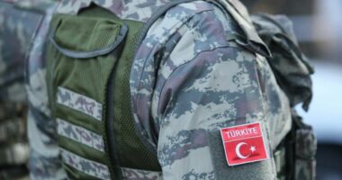 Turqia u ndalon ushtarëve përdorimin e smartphonëve në zonat operative