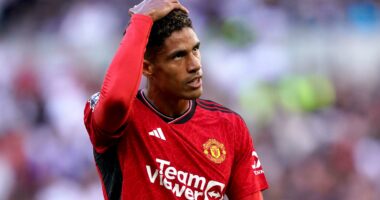 Varane pranë largimin nga United, Cristiano Ronaldo e do shok skuadre në Arabi