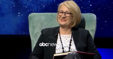 “Letrat e dashurisë tashmë do të jenë në një libër”, rrëfehet bashkëshortja e Teodor Kekos