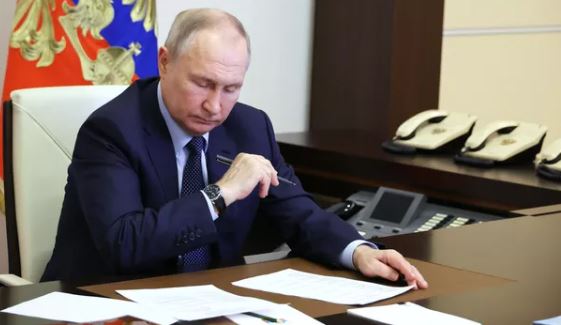 Putin nënshkruan ligjin, kushdo që përhap lajme të rreme do t’i sekuestrohet pasuria