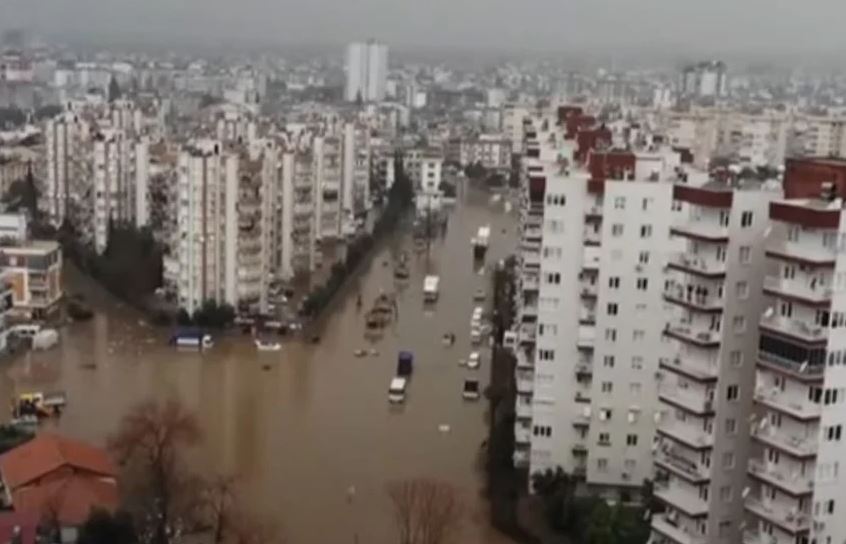 Përmbytje dhe shira të rrëmbyeshëm në Antalia, një i vdekur