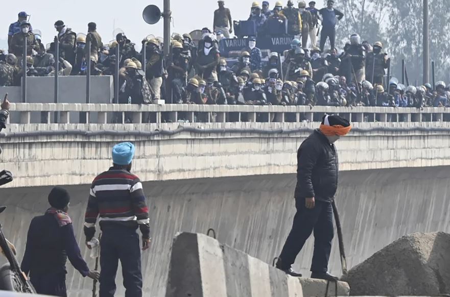 Dita e dytë e protestave në Indi, fermerët bllokojnë rrugët