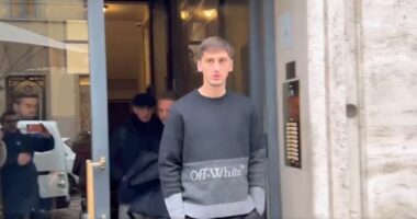 Ashtu si&ccedil; pritej, Kumbulla firmos p&euml;r Sassuolon e Nedim Bajramit