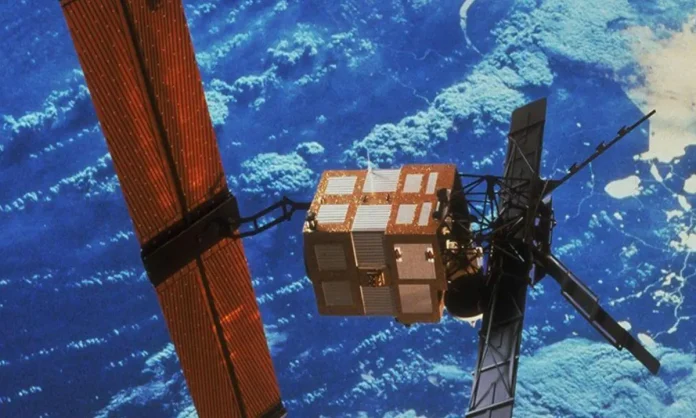 Pas 30 vitesh “ekspeditë” një satelit kthehet në Tokë