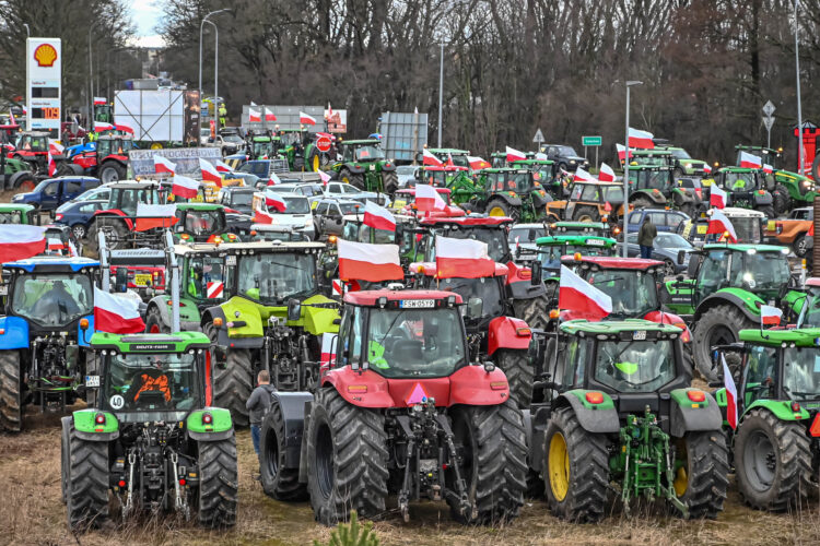 Polonia është e shqetësuar pse në protestat e fermerëve shfaqen slogane pro Putinit