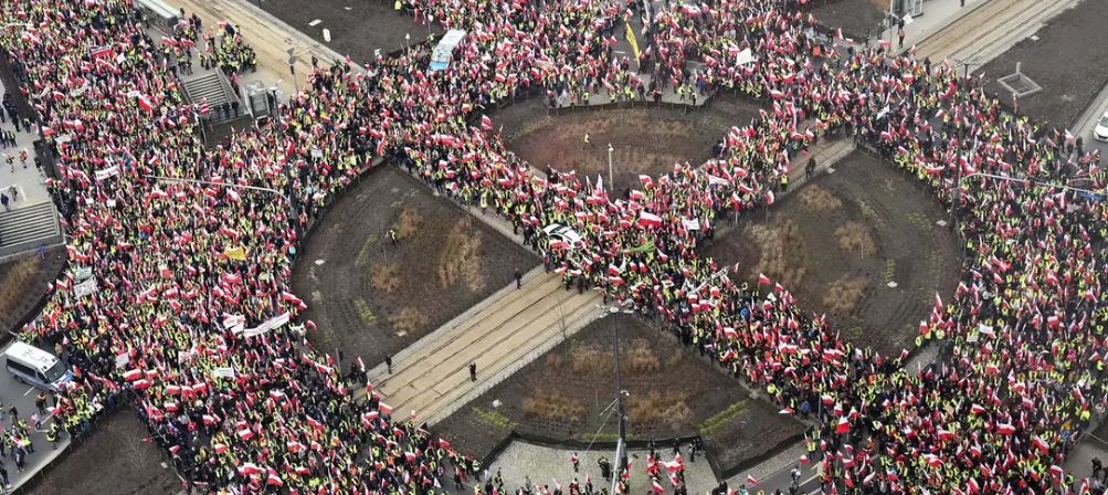 Protestat e fermerëve, Polonia paralajmëron mbylljen e kufirit me Ukrainën, Kievi kundërshton