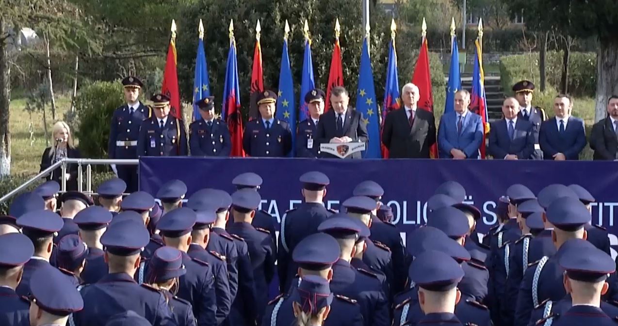 Ceremonia e certifikimit të kursantëve në Policinë e Shtetit/ Balla: Vetëpastrimi i brendshëm, prioritet