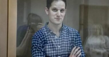 Gjykata ruse zgjat paraburgimin e gazetarit amerikan Evan Gershkovich